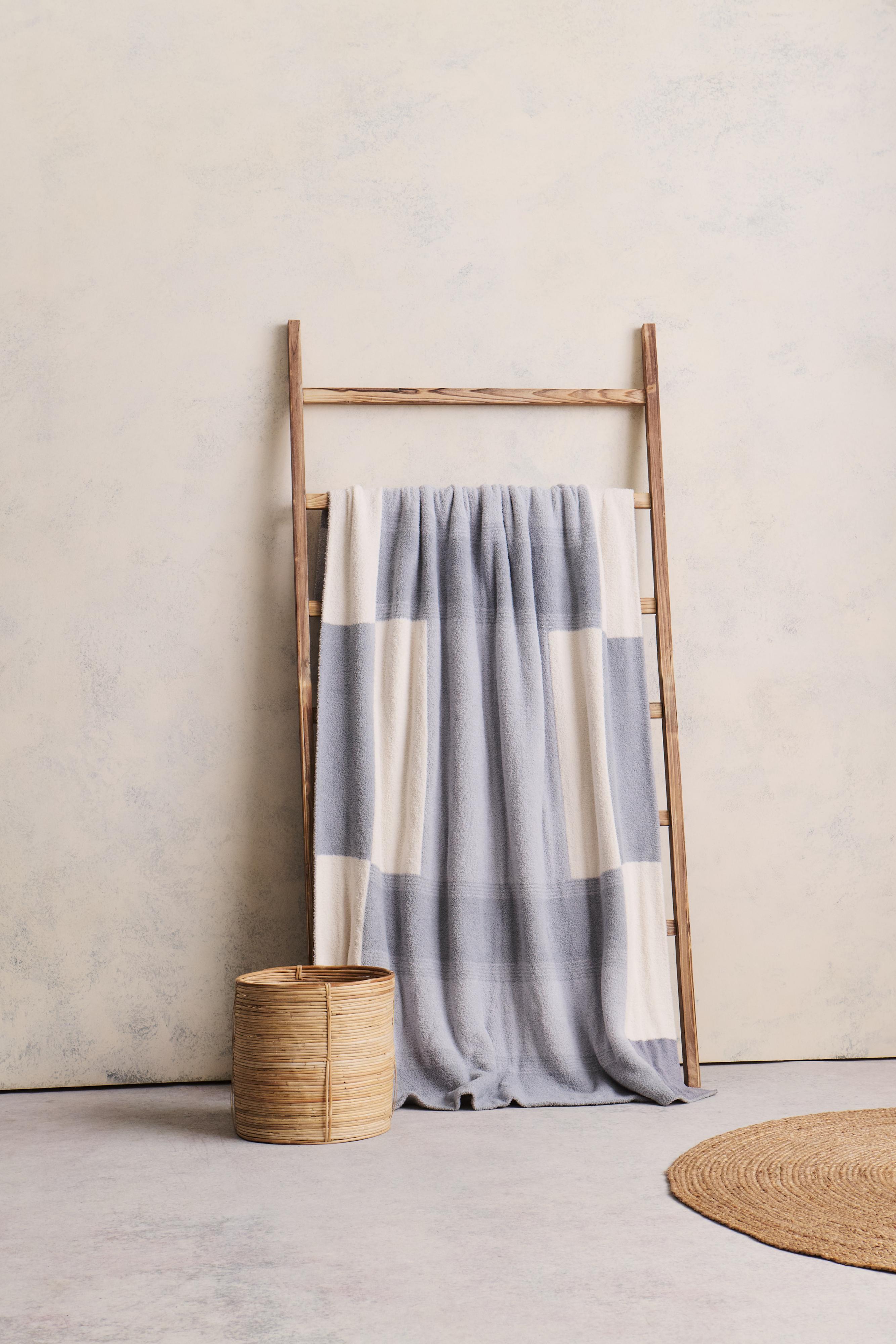 CozyChic Costa Block Throw - Thumbnail 3