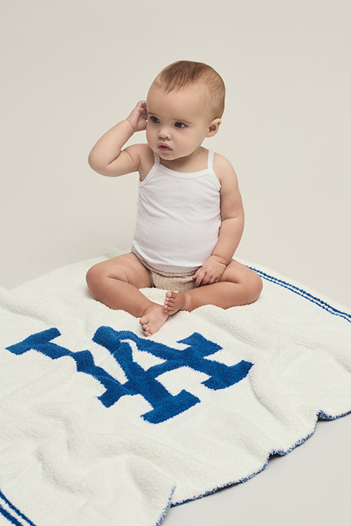 Blankets + Throws Size and Dimensions Chart & Barefoot Dreams®